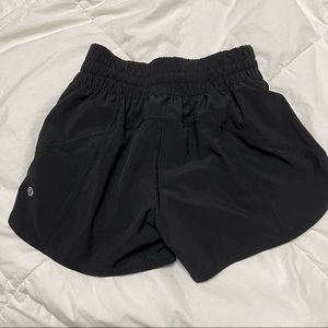 lululemon tracker lined short 4” - size 4